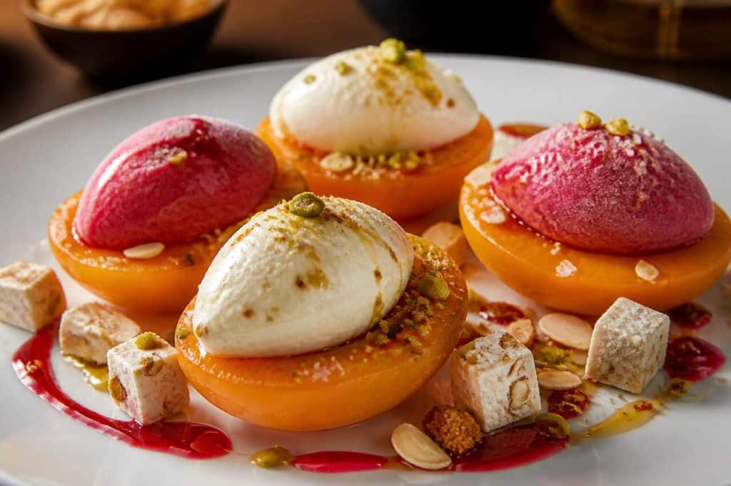Abricots farcis : recette crème glacée nougat et sorbet framboise