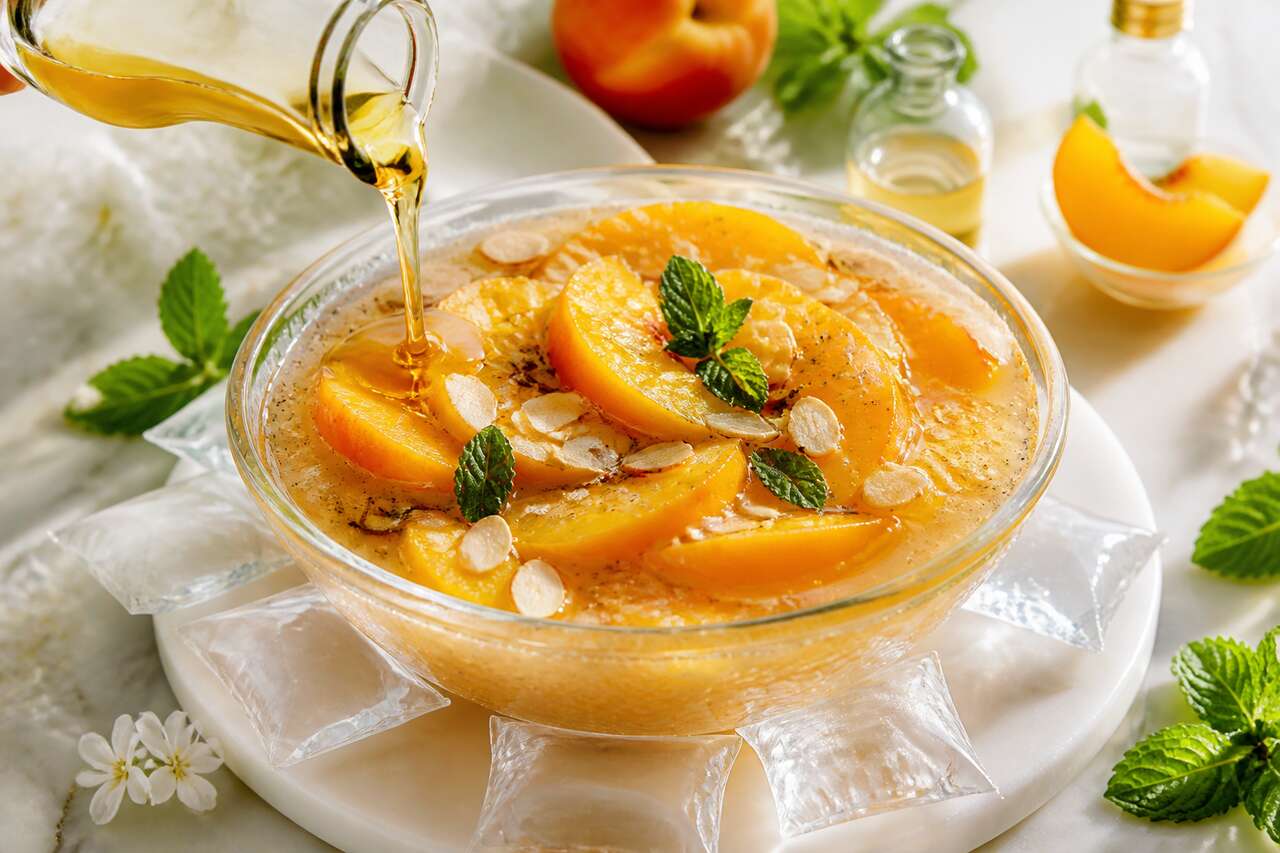 Soupe de pêche à la menthe : recette fraîche et estivale