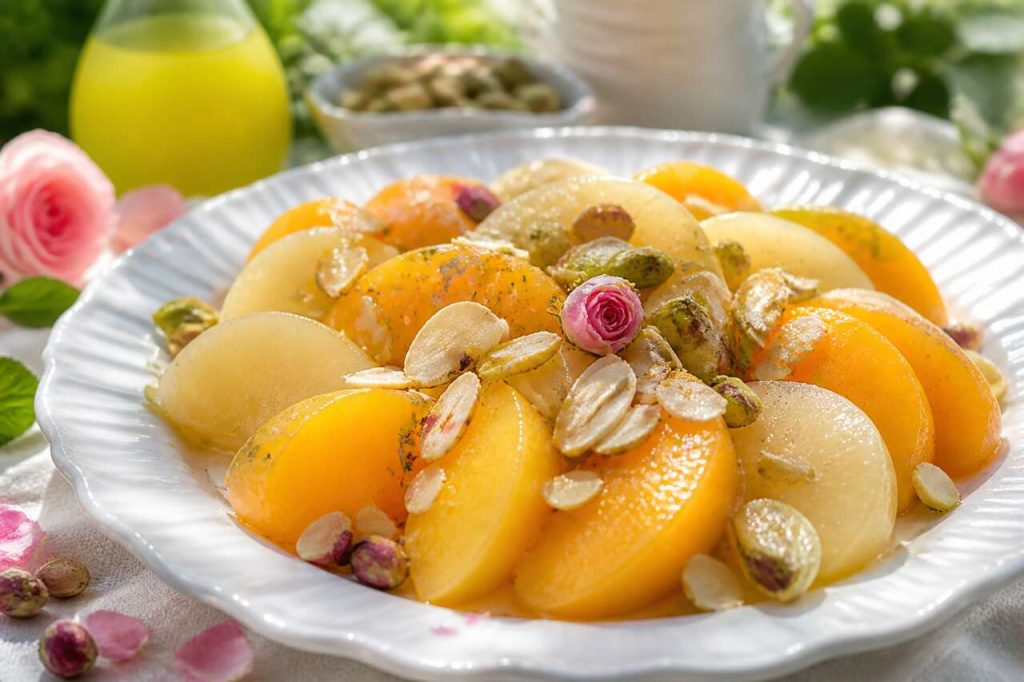 Salade de pêches blanches et jaunes : recette facile et rafraîchissante