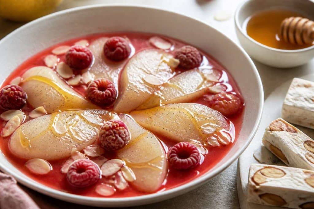 Soupe de poires, framboises et nougat : recette gourmande