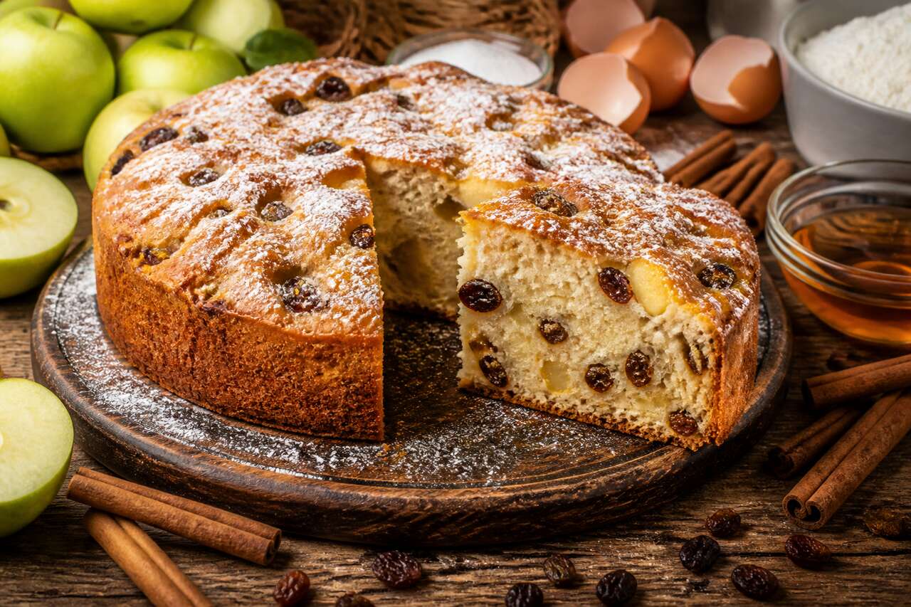 Gâteau d'automne aux pommes et raisins secs : recette gourmande